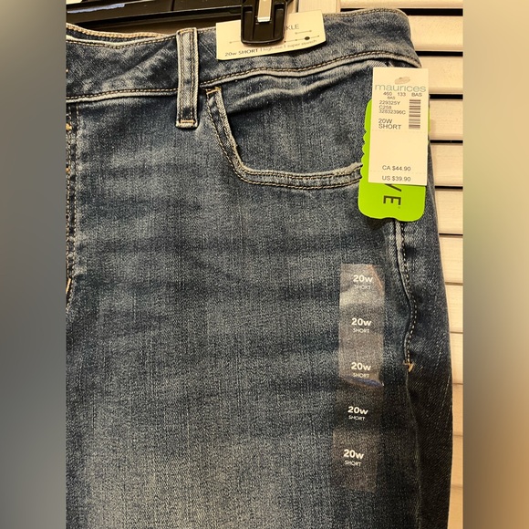 NWT Maurices Women’s Distressed Jeans Ankle High Rise Super Stretch 20w Short - Picture 5 of 9